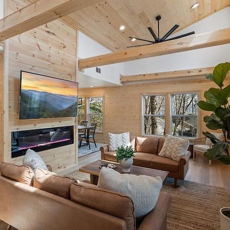 New! Modern Cabin With Two Decks, Bar & Game Room! Gatlinburg Dış mekan fotoğraf