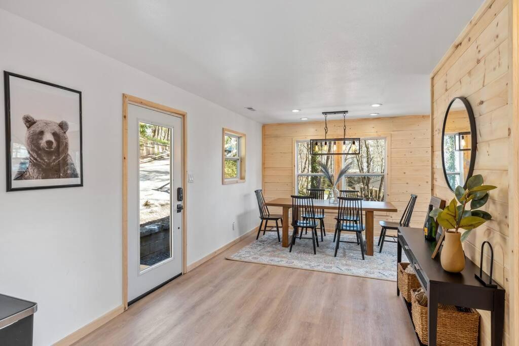 New! Modern Cabin With Two Decks, Bar & Game Room! Gatlinburg Dış mekan fotoğraf