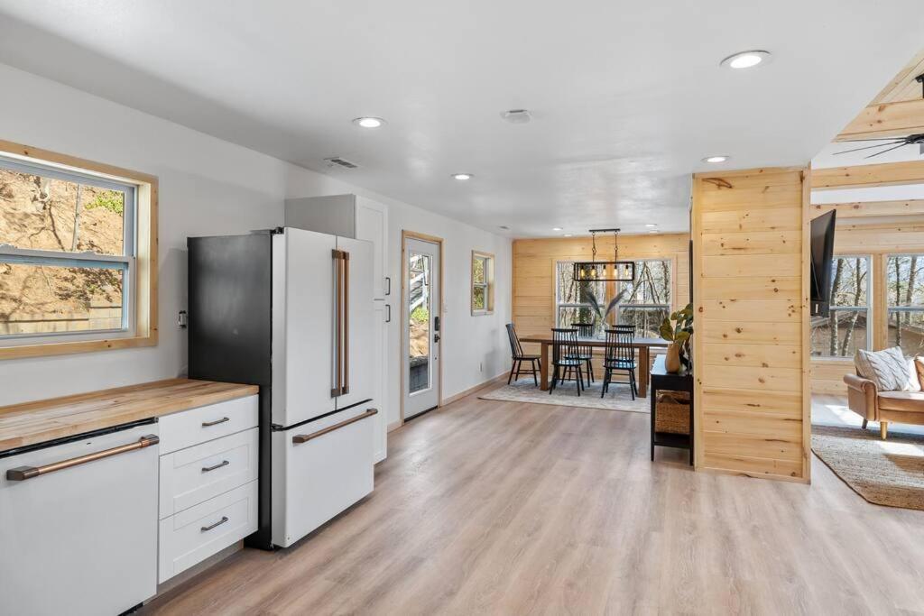 New! Modern Cabin With Two Decks, Bar & Game Room! Gatlinburg Dış mekan fotoğraf