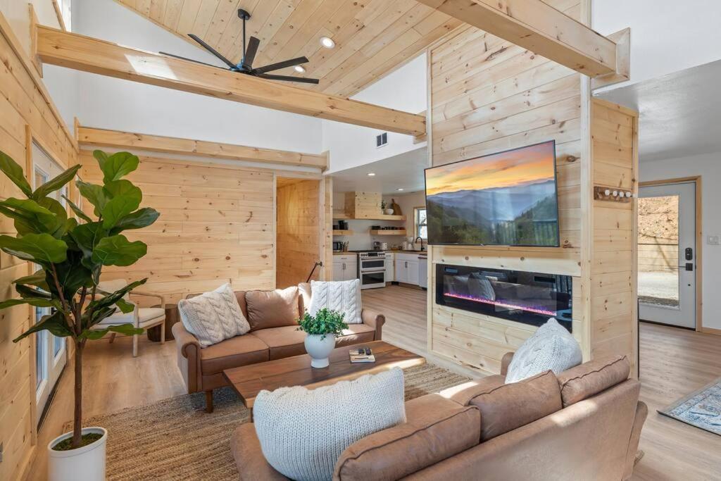 New! Modern Cabin With Two Decks, Bar & Game Room! Gatlinburg Dış mekan fotoğraf