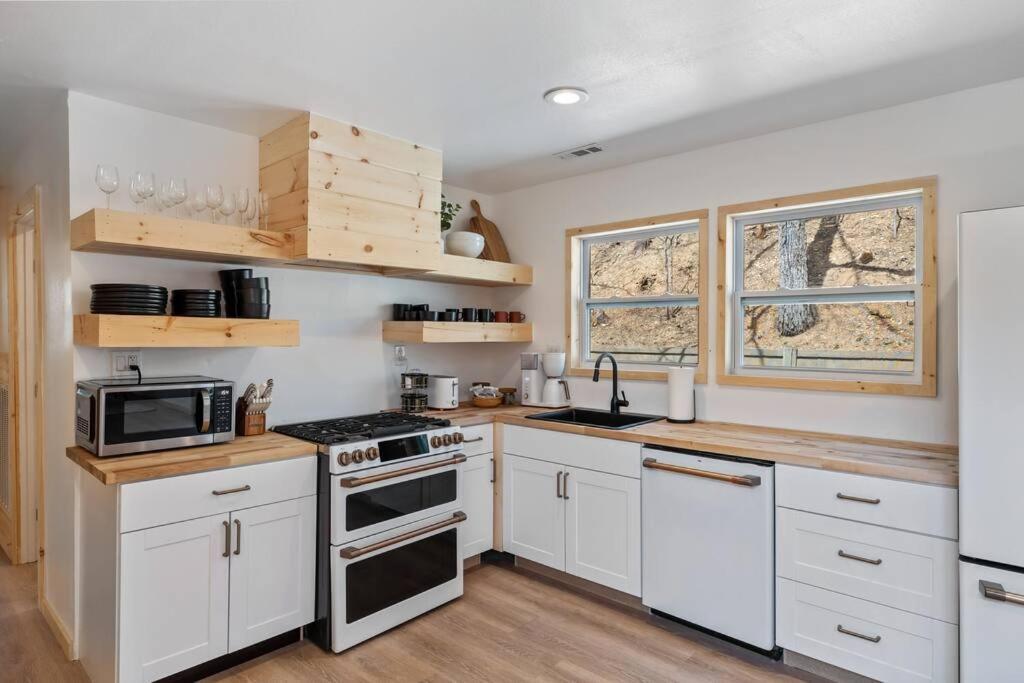 New! Modern Cabin With Two Decks, Bar & Game Room! Gatlinburg Dış mekan fotoğraf
