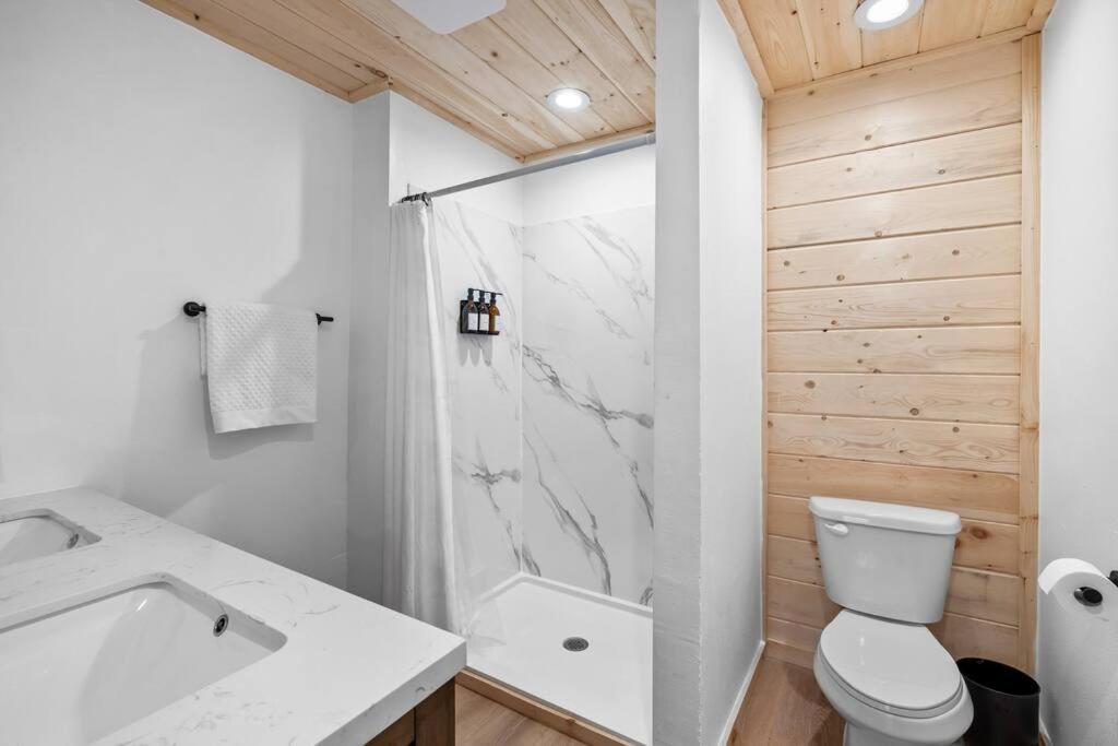 New! Modern Cabin With Two Decks, Bar & Game Room! Gatlinburg Dış mekan fotoğraf