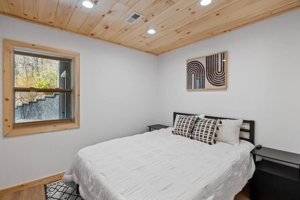 New! Modern Cabin With Two Decks, Bar & Game Room! Gatlinburg Dış mekan fotoğraf