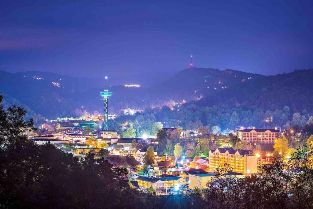 New! Modern Cabin With Two Decks, Bar & Game Room! Gatlinburg Dış mekan fotoğraf