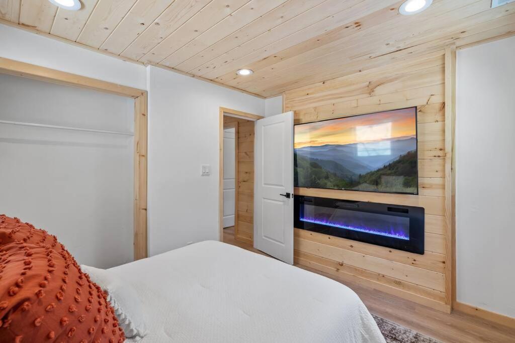 New! Modern Cabin With Two Decks, Bar & Game Room! Gatlinburg Dış mekan fotoğraf