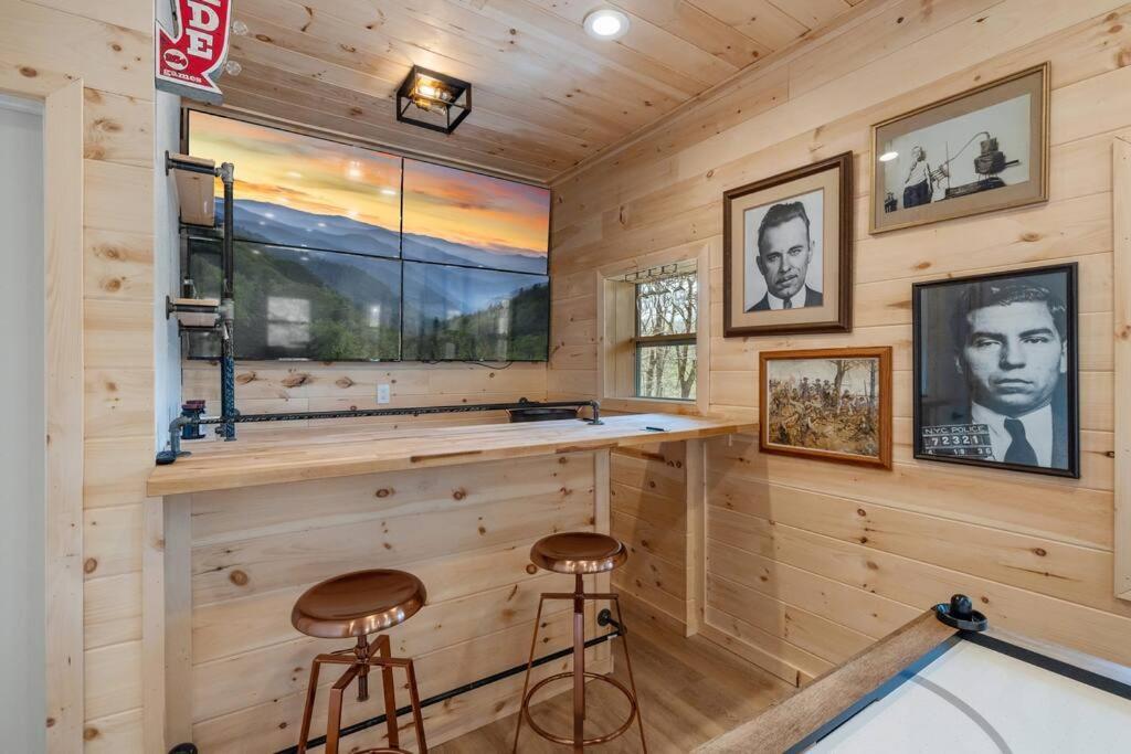 New! Modern Cabin With Two Decks, Bar & Game Room! Gatlinburg Dış mekan fotoğraf