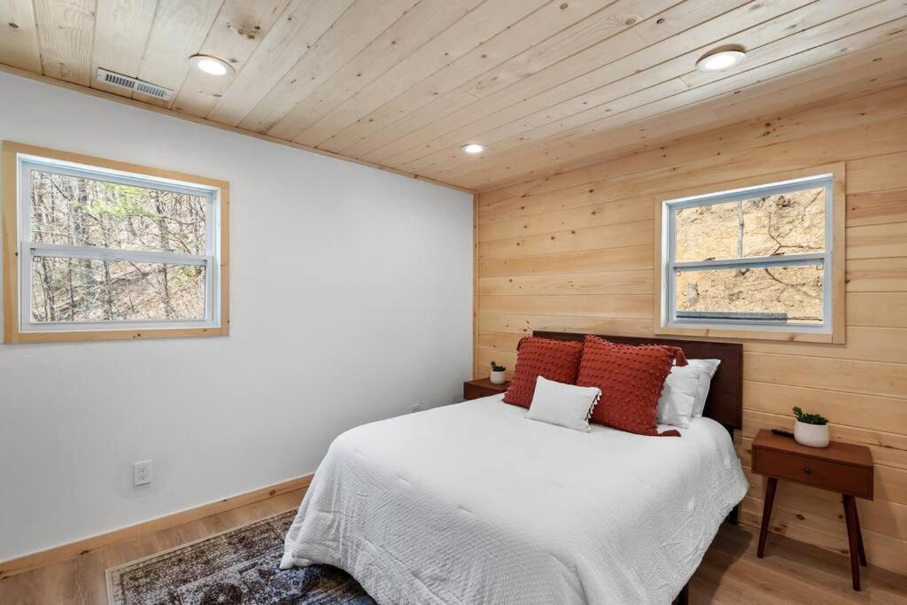 New! Modern Cabin With Two Decks, Bar & Game Room! Gatlinburg Dış mekan fotoğraf