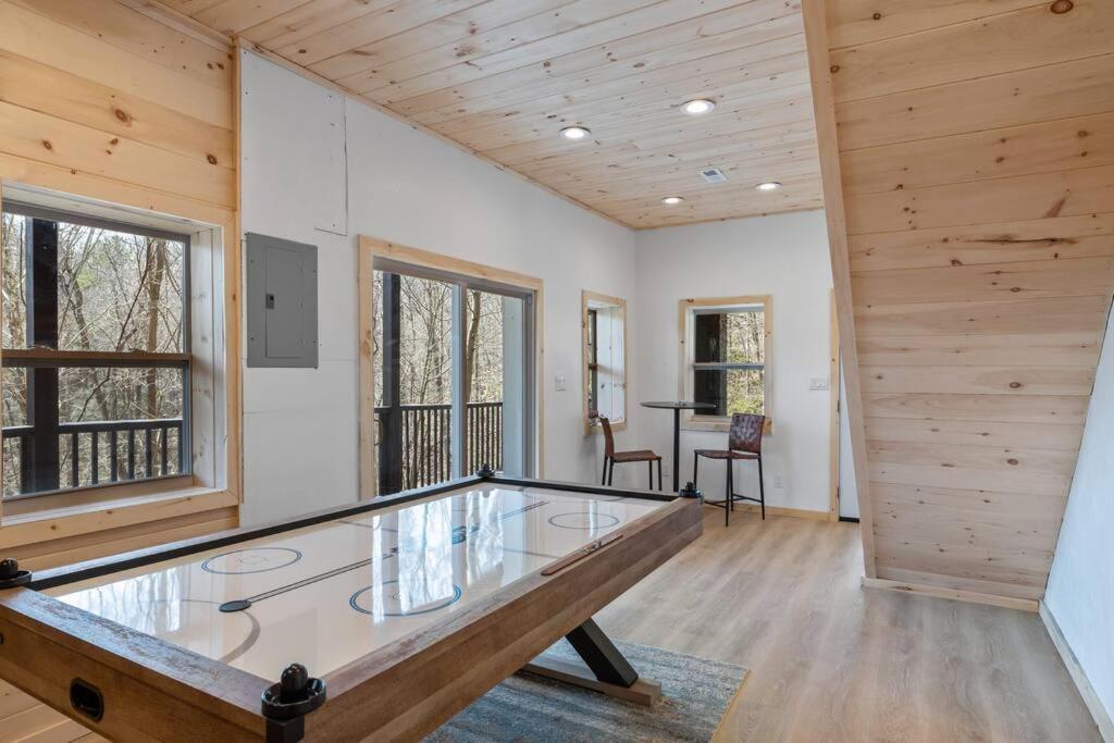 New! Modern Cabin With Two Decks, Bar & Game Room! Gatlinburg Dış mekan fotoğraf